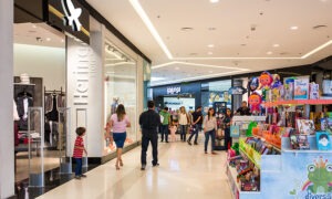 clientes fazendo compras no Praça Nova Araçatuba